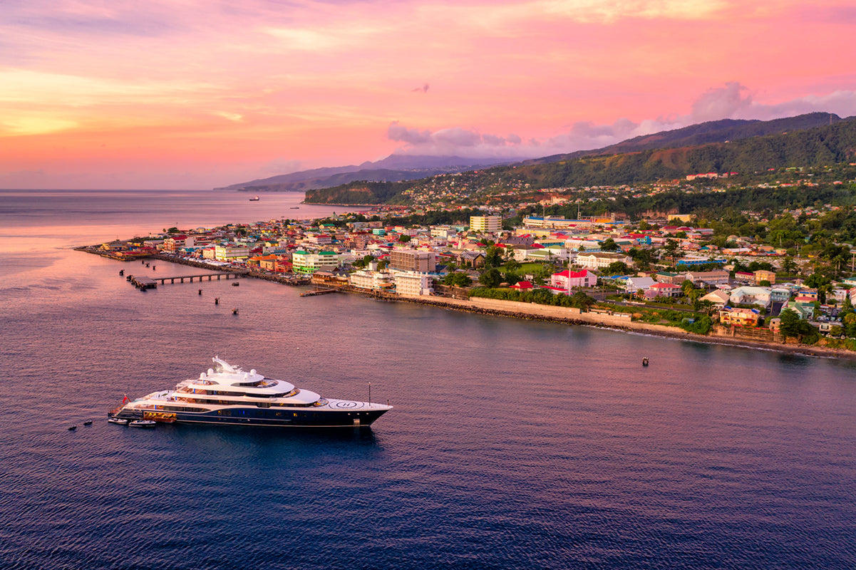 "Symphony" the mega yacht [VIDEO]